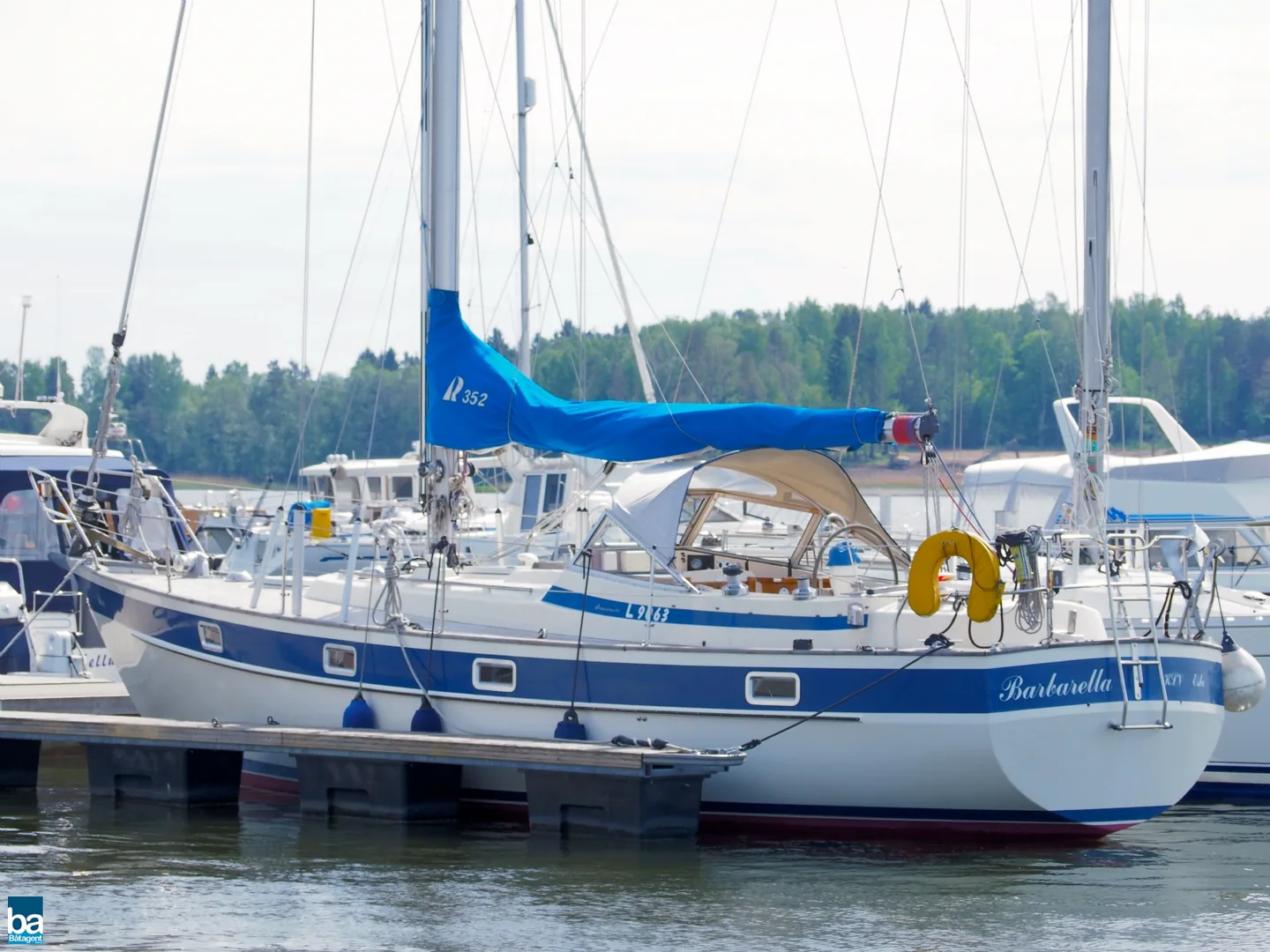 Hallberg-Rassy 352 — фото яхты
