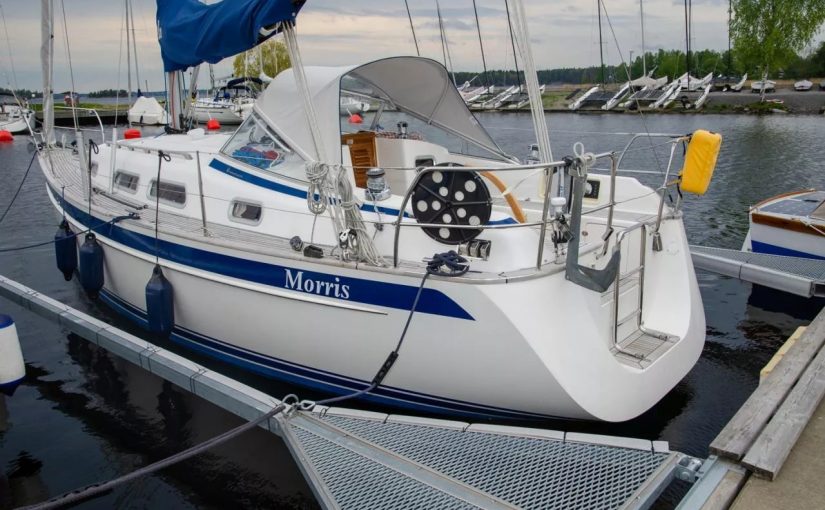 Hallberg-Rassy 310, 2011 года, двигатель Yanmar 3YM20C 22 л.с. за 134 000 евро.