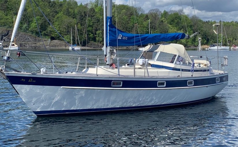Hallberg-Rassy 352 с новым тиком и мощным двигателем (75 л.с.) за 46 700 евро!