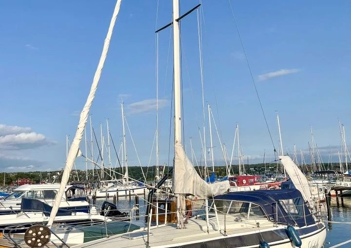 Maxi 95 — шведская крейсерская яхта с множеством свежих обновлений всего за 7100 евро!