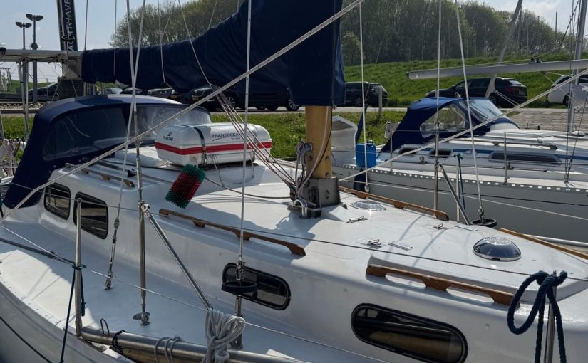 Albin Singoalla 34 с классическим тёплым интерьером всего за 14950 евро.